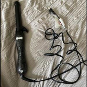 Beach Waver 1 Inch curling iron.